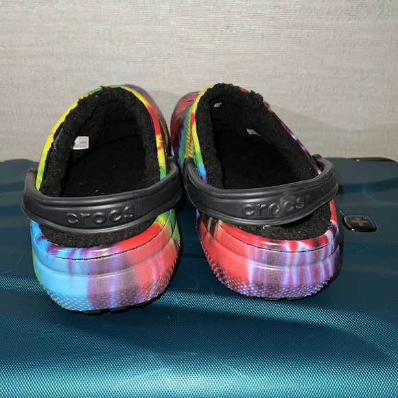 NWOB - Crocs - Tye dyed fleece lined clogs Men’s Size 12 - Picture 3 of 6